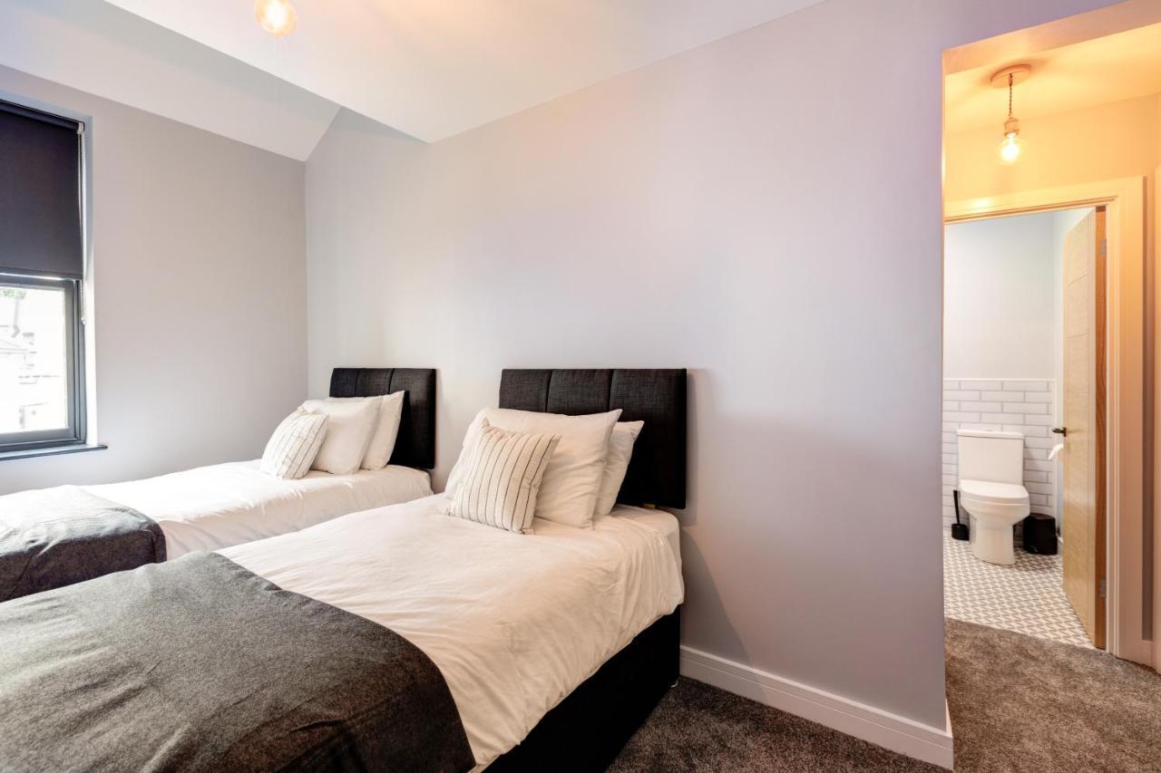 Bondgate East Midlands Airport * Castle Donington