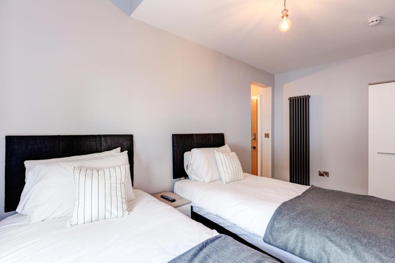 Bondgate East Midlands Airport *