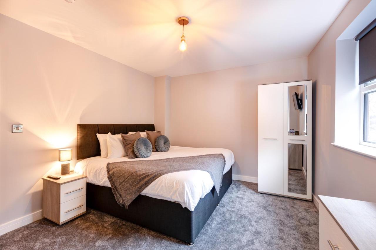 Bondgate East Midlands Airport *
